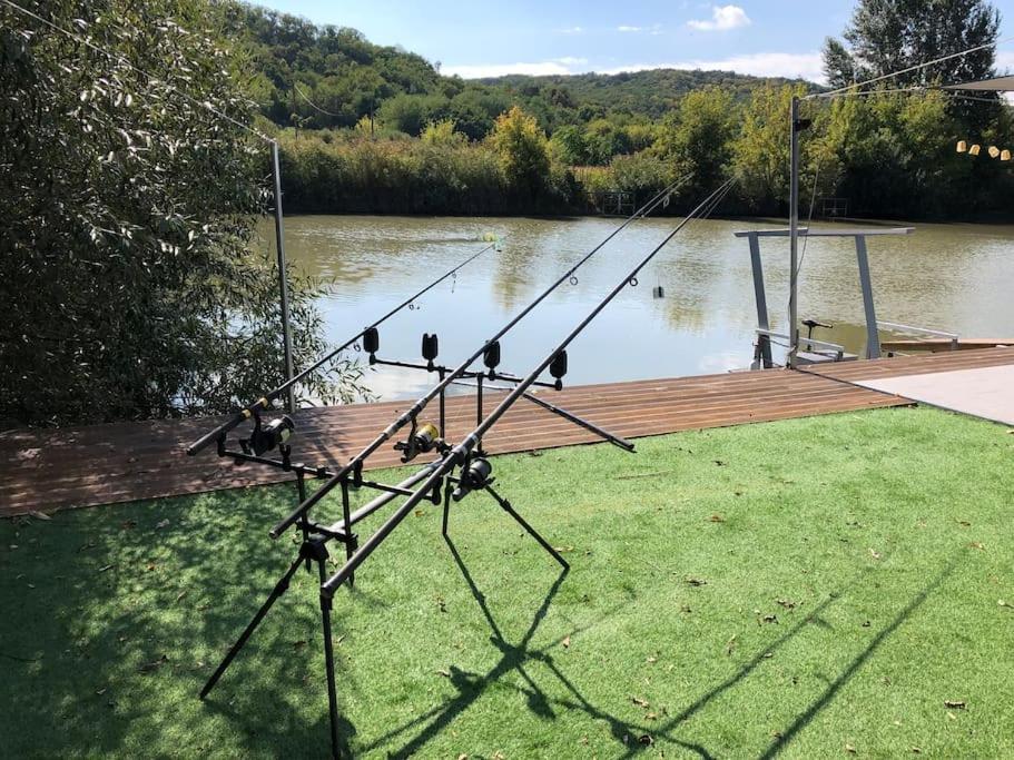 Domeglamping At Fishinglake Ságvár المظهر الخارجي الصورة