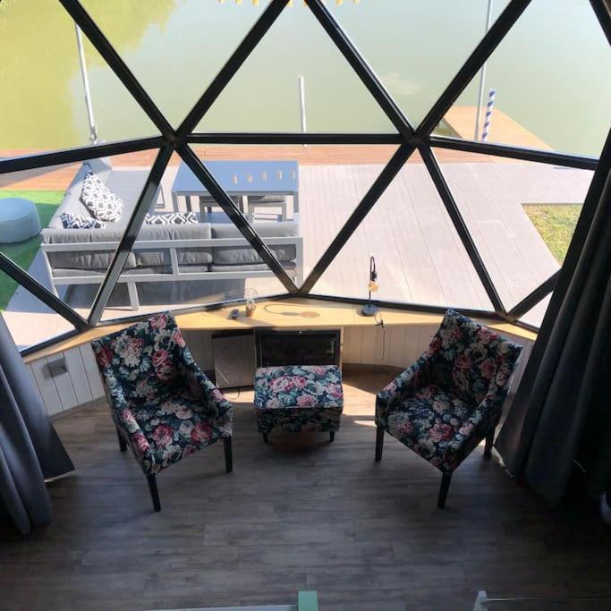 Domeglamping At Fishinglake Ságvár المظهر الخارجي الصورة