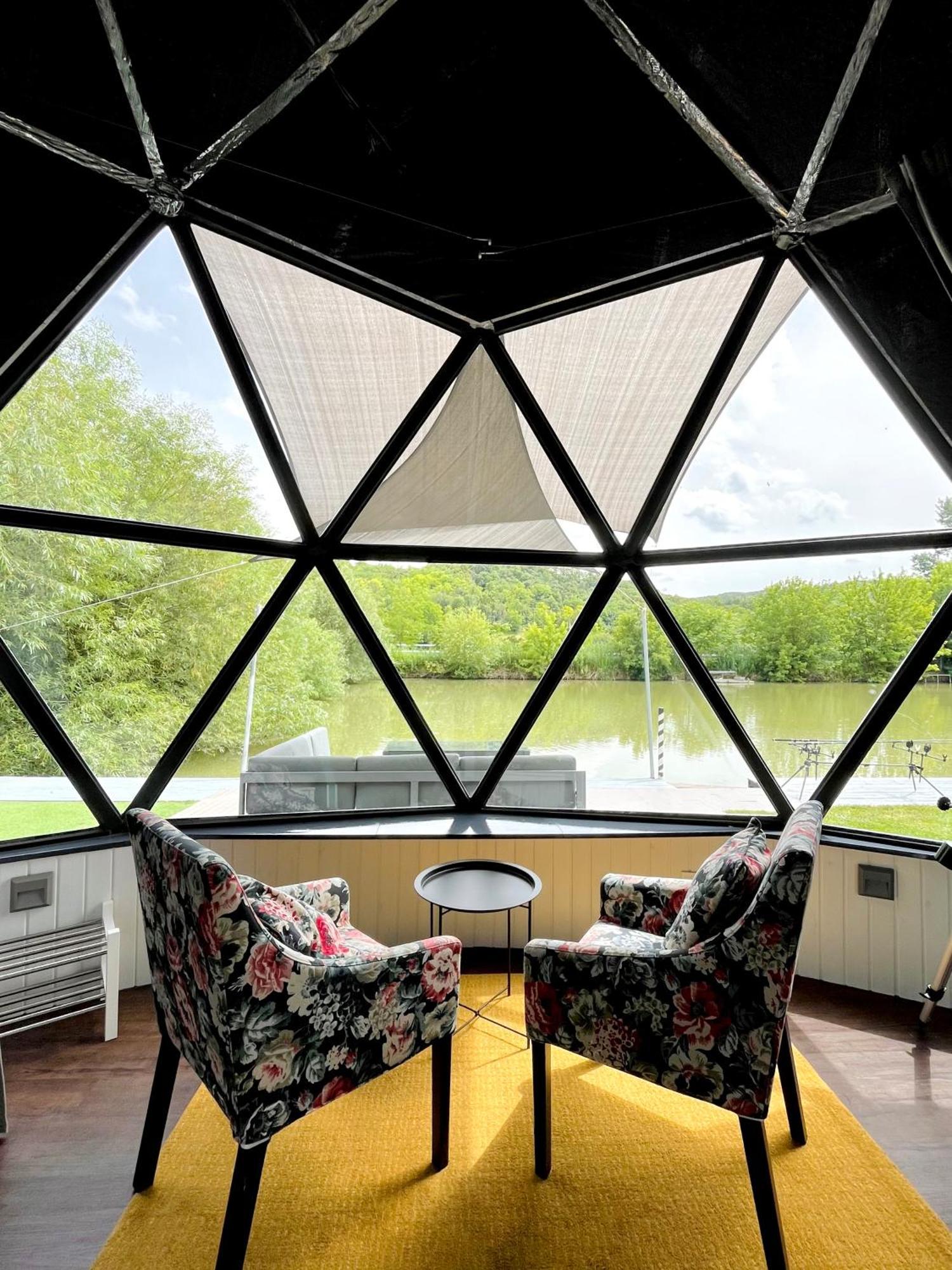 Domeglamping At Fishinglake Ságvár المظهر الخارجي الصورة