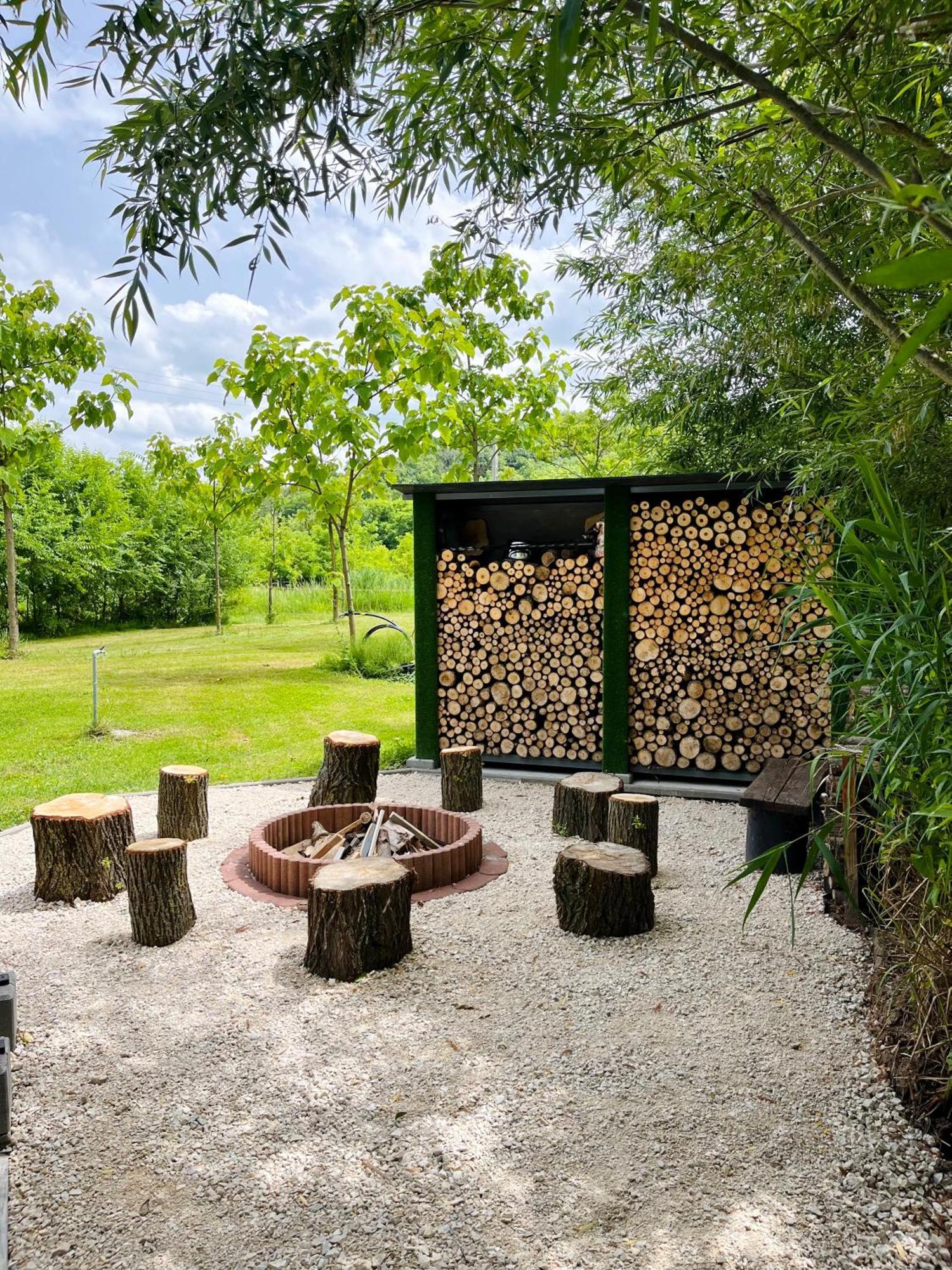 Domeglamping At Fishinglake Ságvár المظهر الخارجي الصورة